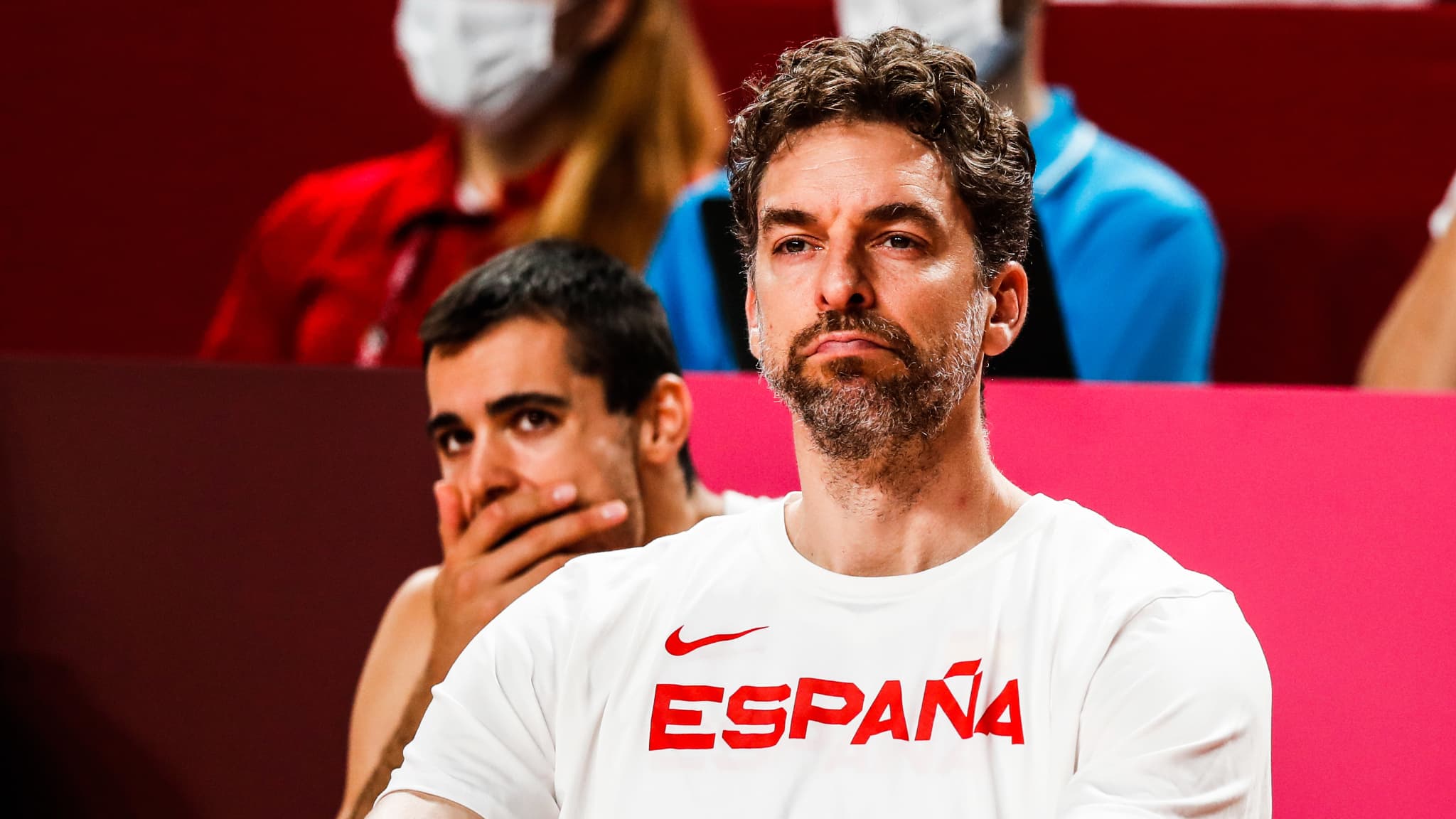 découvrez la carrière emblématique de pau gasol, joueur de basket-ball espagnol, double champion nba et médaillé d'or olympique. explorez ses succès, ses statistiques impressionnantes et son impact sur le sport à travers les années.