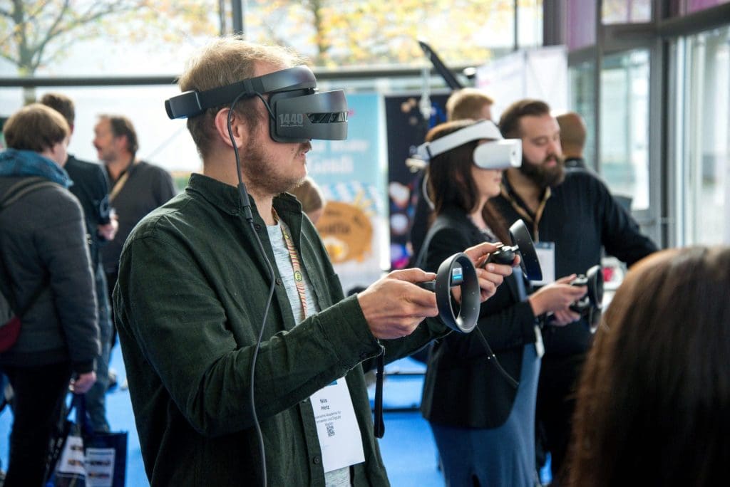 Comment la VR et l'AR Transforment la Télévision, les Jeux et les Casinos