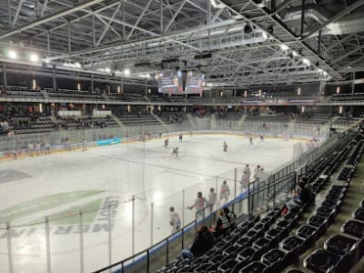 découvrez la patinoire d'angers 2025, un espace moderne dédié aux loisirs et aux performances sportives sur glace. venez vivre des moments inoubliables en famille ou entre amis, que ce soit pour patiner, assister à des spectacles ou participer à des événements sportifs. un lieu idéal pour tous les amateurs de glisse!