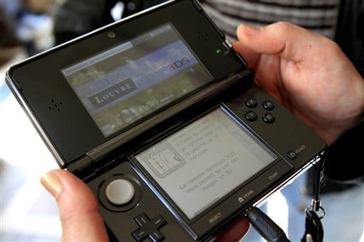 découvrez l'univers captivant du louvre sur nintendo 3ds ! plongez dans des visites interactives des célèbres œuvres d'art, explorez des expositions immersives et vivez une expérience culturelle unique, le tout à portée de main. parfait pour les amateurs d'art et les passionnés de jeux vidéo.