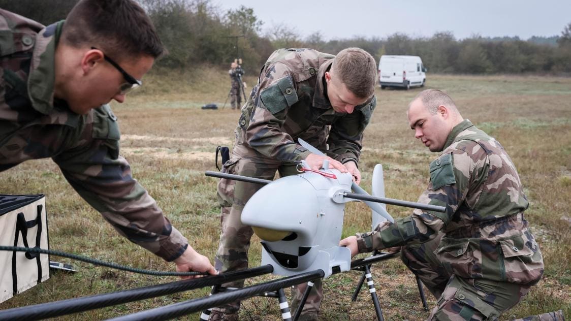 découvrez l'univers des drones militaires, ces technologies avancées qui révolutionnent la guerre moderne. de la reconnaissance à l'attaque, explorez leurs capacités, leurs applications et l'impact stratégique sur le champ de bataille.