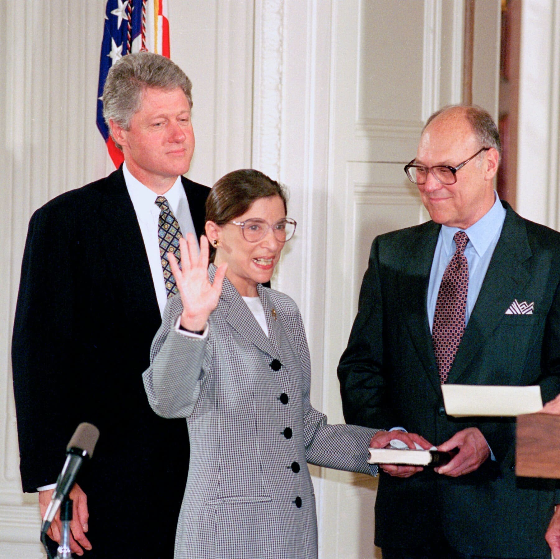 découvrez l'impact révolutionnaire de ruth bader ginsburg, une icône de la justice et des droits des femmes, qui a profondément influencé le paysage juridique et sociétal américain. explorez son héritage, ses réalisations marquantes et sa lutte pour l'égalité.
