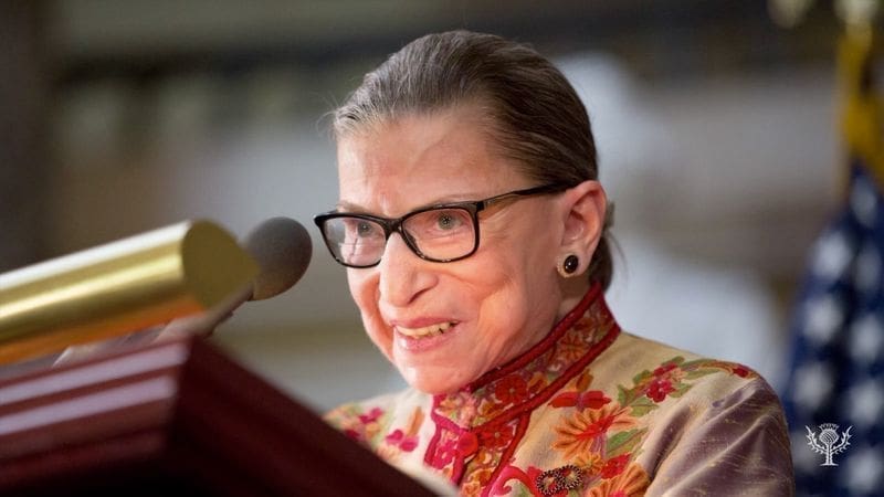 découvrez l'impact considérable de ruth bader ginsburg sur la justice et les droits des femmes. cette analyse met en lumière son héritage, ses luttes pour l'égalité et son rôle crucial au sein de la cour suprême des états-unis.