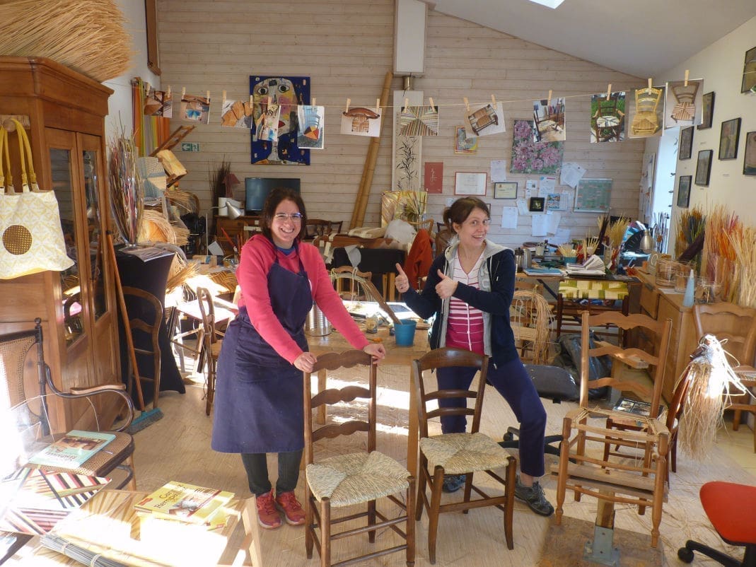 découvrez les techniques d’empaillage de chaise en 2025, tendances, conseils de restauration et artisans qualifiés pour chaises traditionnelles ou modernes. redonnez vie à votre mobilier !