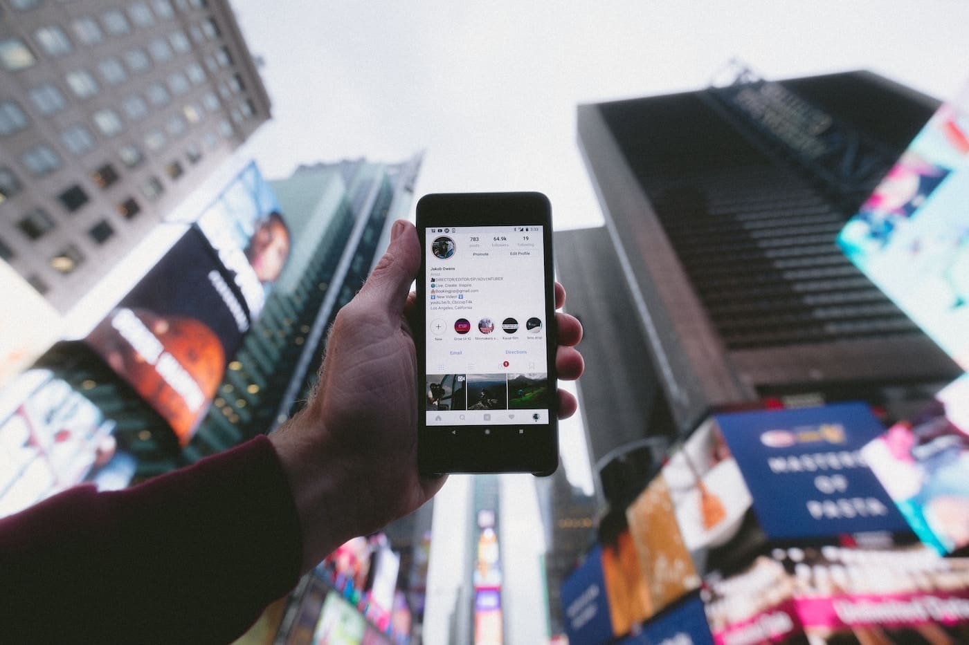découvrez comment instagram s'inspire des fonctionnalités de youtube pour améliorer son expérience utilisateur, enrichir ses contenus vidéos et attirer plus de créateurs sur sa plateforme.