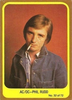 découvrez le parcours inspirant de phil rudd, le batteur emblématique du légendaire groupe ac/dc, de ses débuts à son influence majeure dans le rock.