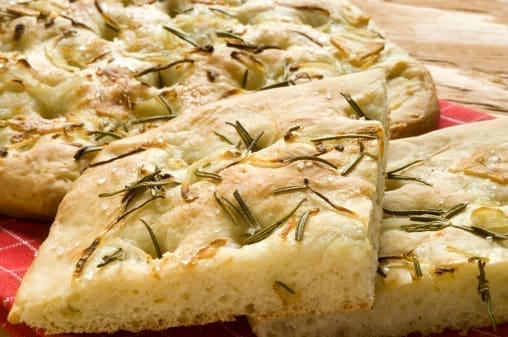 découvrez la fougasse d'antan, une recette traditionnelle revisitée pour allier saveurs authentiques et touche moderne. parfait pour les amateurs de pains gourmands et originaux.