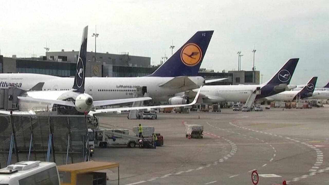 lufthansa et air france renforcent les règles concernant les batteries externes à bord, visant à améliorer la sécurité des passagers et des appareils.