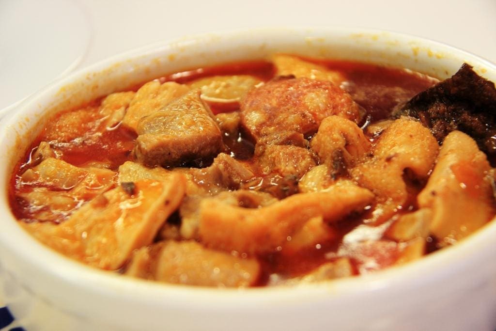 découvrez la madrilène, une spécialité culinaire typique de madrid alliant saveurs authentiques et tradition gastronomique espagnole.