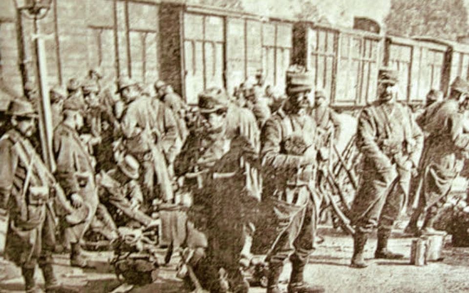 découvrez le mémoire des poilus, témoignages et récits émouvants des soldats français de la première guerre mondiale, pour honorer leur courage et leur sacrifice.