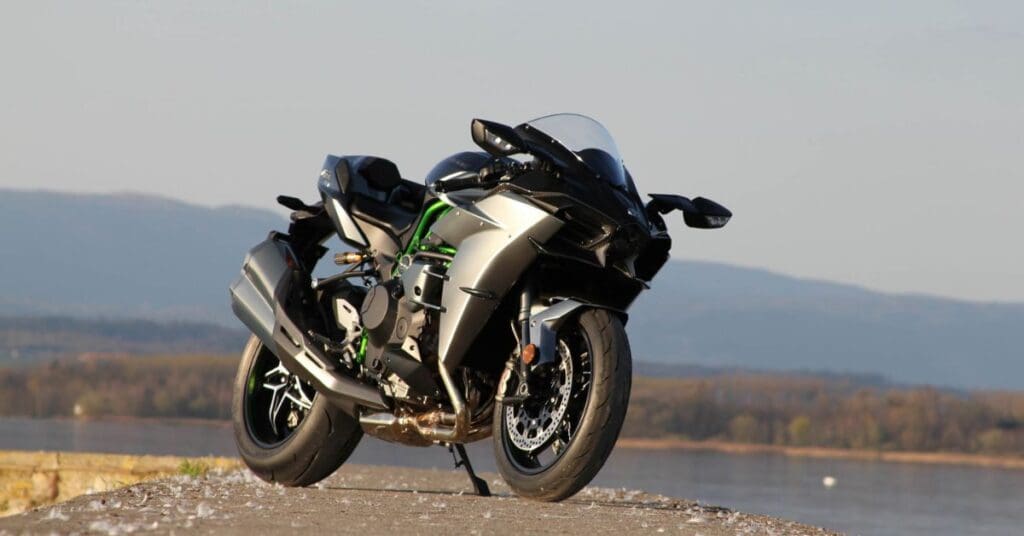 découvrez les meilleures motos 2025 disponibles près de chez vous. comparez les modèles, trouvez les offres locales et préparez votre prochaine aventure à moto en toute confiance.