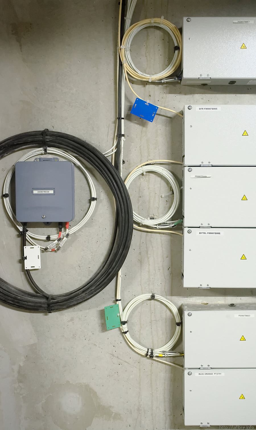 sfr fibre obtient une importante compensation financière à la suite d'un litige avec une commune, marquant une étape clé dans le déploiement de la fibre optique.