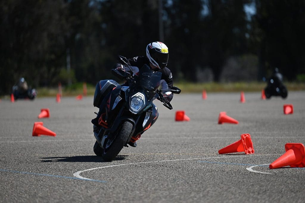 parcours moto cônes